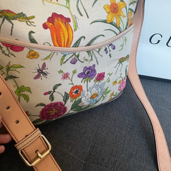 Gucci perforated floral print canvas oversized messenger crossbody - Picture 15 of 17
